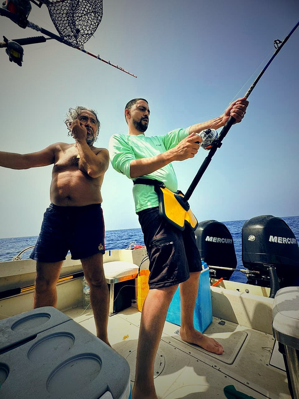 Combat au large, canne pliée